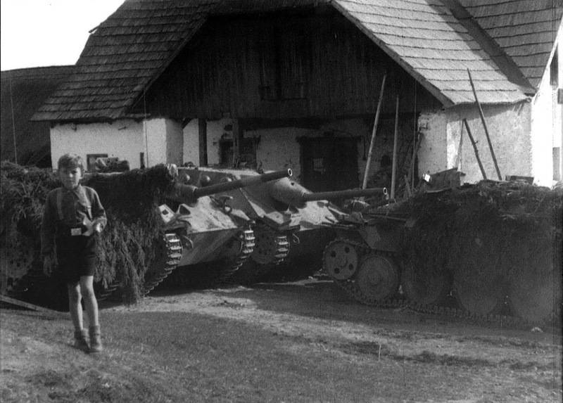 Jagdpanzer+38+captured+surrender+end+of+war2.jpg