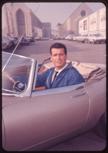 James Garner 1967 XKE Jaguar v12 roadster - James in the car.png