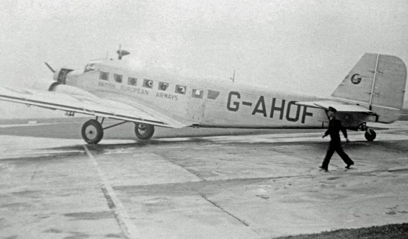 Junkers_Ju52.3m_G-AHOF_BEA_Ringway_25.09.47_edited-2.jpg