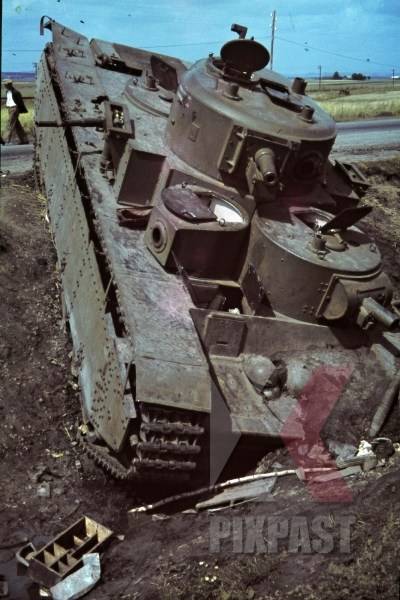 k-photo-russia-1942-t26-and-t35-russian-panzer-tanks-abandoned-grodek-gorodok-and-lvov-lviv-9526.jpg