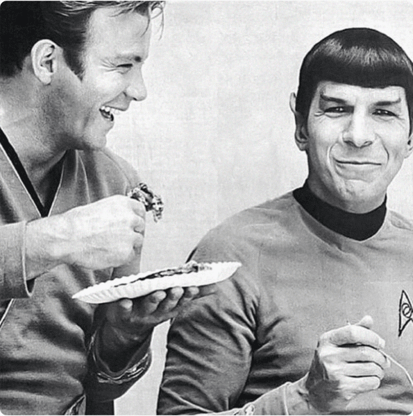 kjP8U-1457554288-embed-startrek_set_eating.png