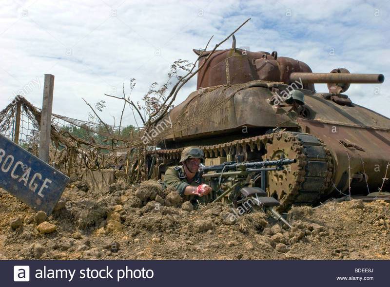 landscape-view-of-a-ww2-german-soldier-aiming-a-machine-gun-BDEE8J.jpg