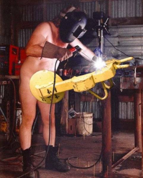 Liberal SteveFromStatenIsland Union Welder naked.jpg