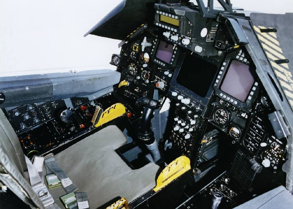 LM-F-117%28COCKPIT%29-1.jpg