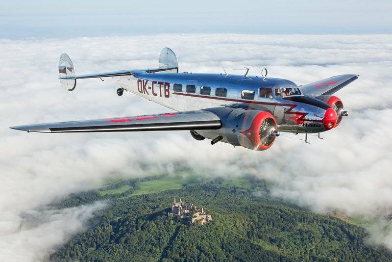 Lockheed L-10 Electra.jpg