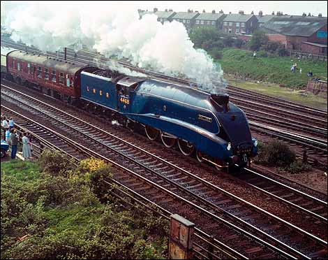 -locomotive-world-record-speed-of-126-mph-photo-courtesy-of-national-railway-museum-bbc-tyneside.jpg