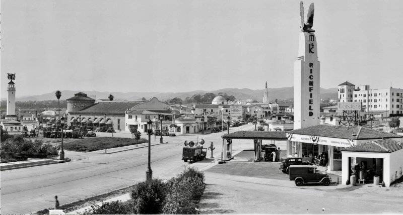 Los Angeles 1934 Looking north on Glendon Ave in Westwood.jpg