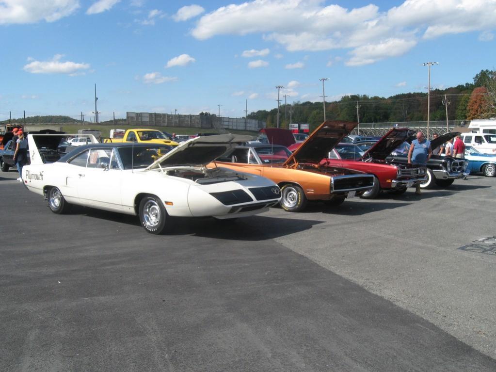 LVR MOPAR DAY 2010 128.jpg