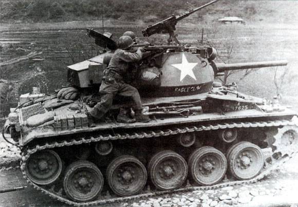 M24-Chaffee-01.jpg