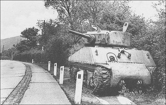 m4a3e2-jumbo-sherman-tank-postcard.jpg