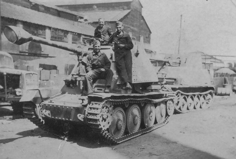 Marder_III_Ausf_H_and_Marder_II_D.jpg