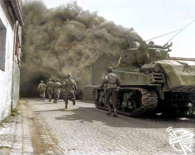 MDRUM_COLOURISED_WWII_TANKS-13.jpg