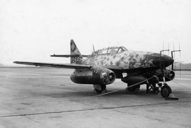 Me262B_Jet_Fighter_in_Germany_1945.jpg