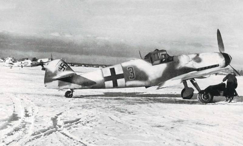 Messerschmitt-Bf-109G6-2.JG54-Black-3-Russia-1943-01.jpg