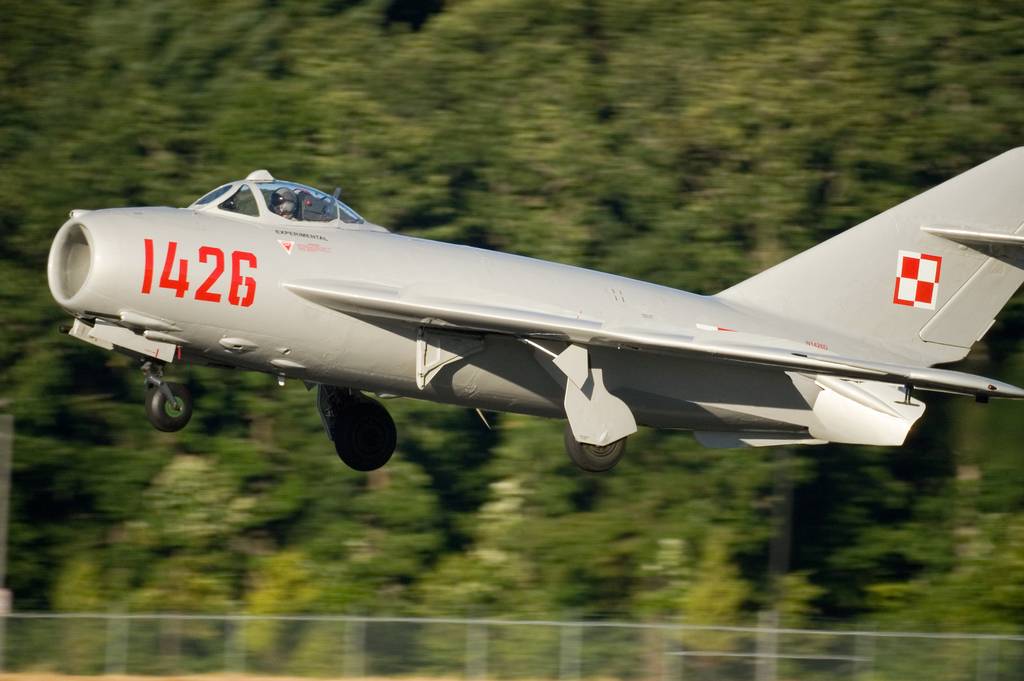 MiG-17_landing_by_StuSeeger.jpg