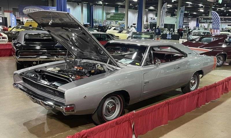 Misc Front End (1552) '68 Dodge Hemi Charger RT.jpg