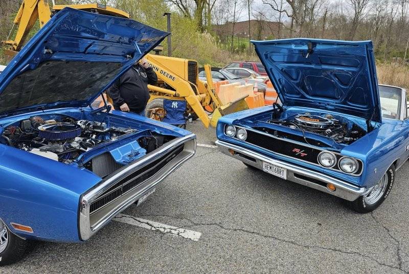 Misc Front End (16631) '70 Charger 500 & '68 Hemi Coronet RT.jpg