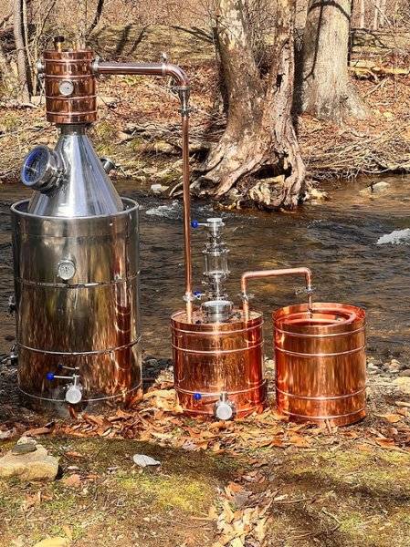 Moonshiners Still copper still with thumpkeg & condencer.jpg