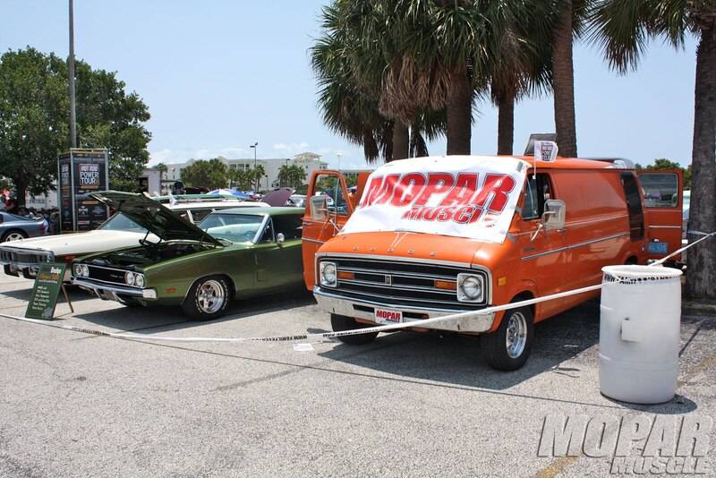 mopp-110604-01-2011-hot-rod-power-tour-1978-dodge-tradesman-van.jpg