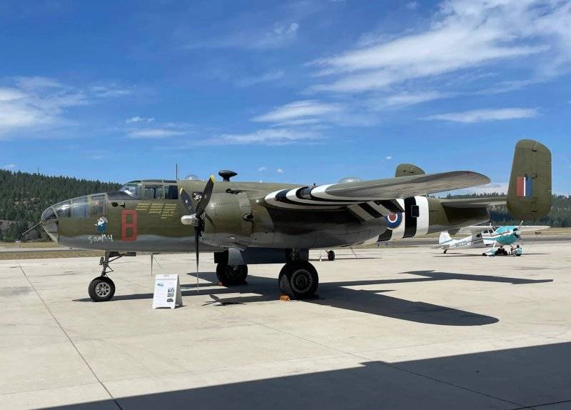 North-American-B-25-Mitchell-Bomber-1~2.jpg