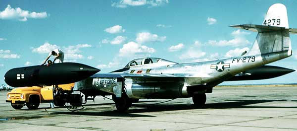 Northrop-F89-Scorpion-Jet-Interceptor-Refueling.jpg