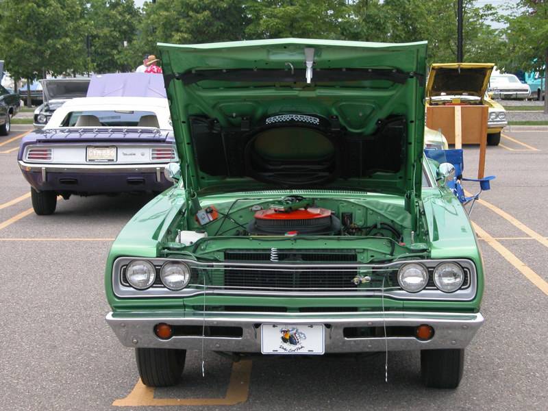 odge-Coronet-Super-Bee-Hardtop-with-Ramcharger-Hood-Scoop-Bright-Green-Poly-_2005-CEMA_-DSCN6017.jpg