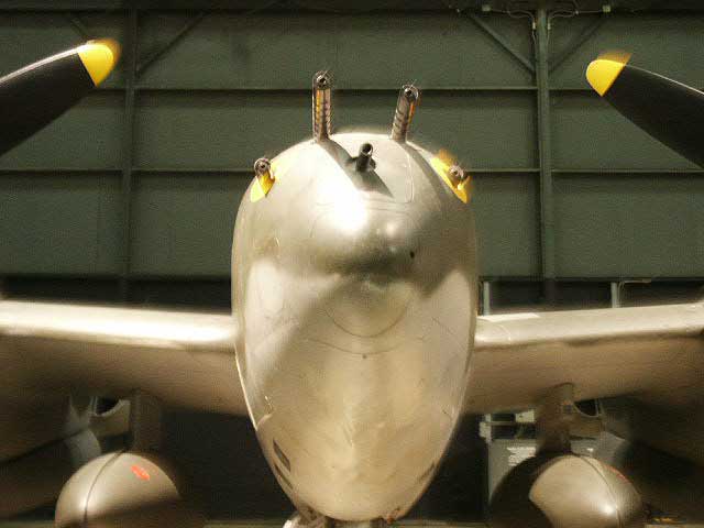 p-38-lighting-nose-guns.jpg