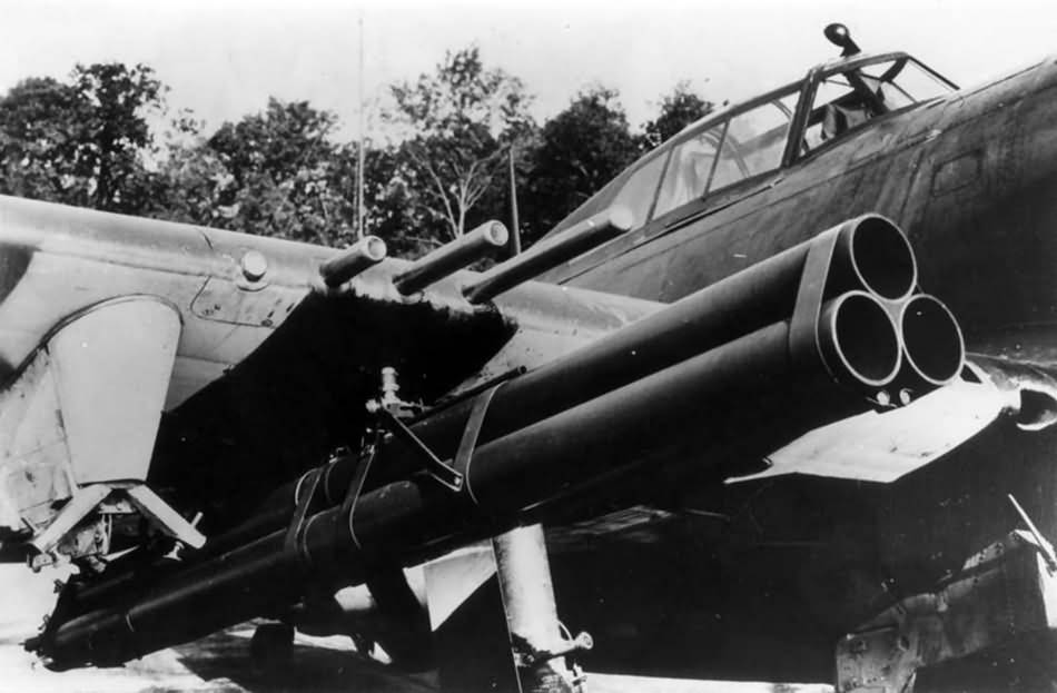 P-47_Thunderbolt_of_the_353rd_Fighter_Group_fitted_with_rocket_launchers.jpg