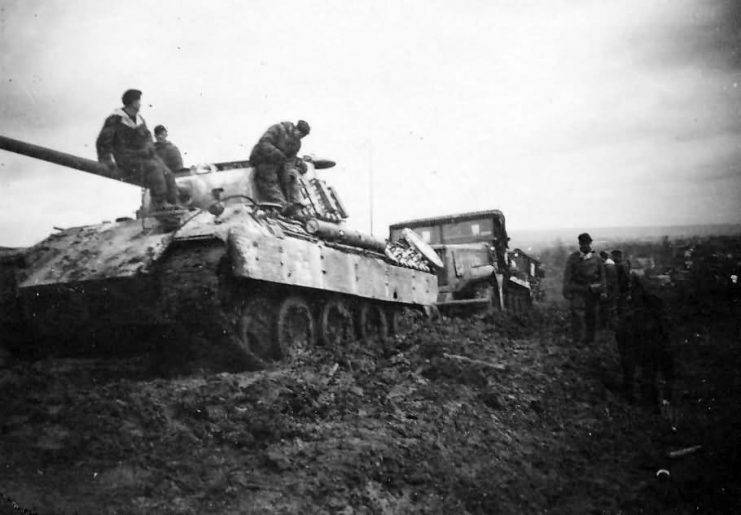 panther_tank_in_mud-741x515.jpg