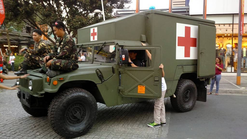 philippine_army_humvee_ambulance.jpg