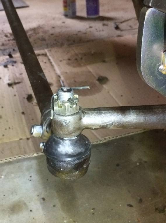 Plaza tie rod end new pass side.jpg