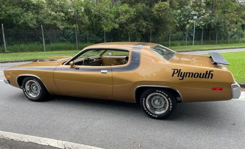 Plymouth '74 Road Runner (13).jpg