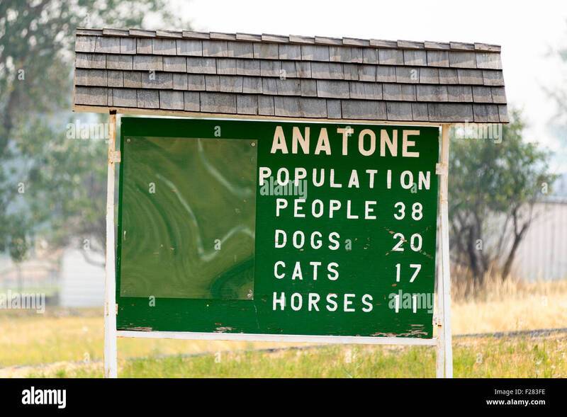 population-sign-in-the-small-town-of-anatone-washington-F283FE.jpg