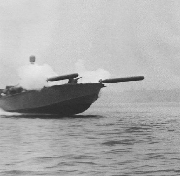 pt-launching-torpedoes-640x626.jpg