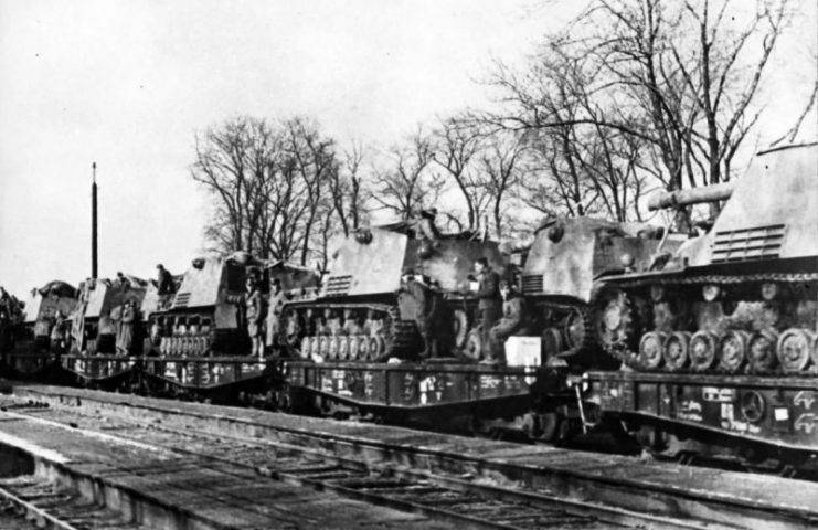 railway-transport-of-the-hummel-guns-741x480.jpg