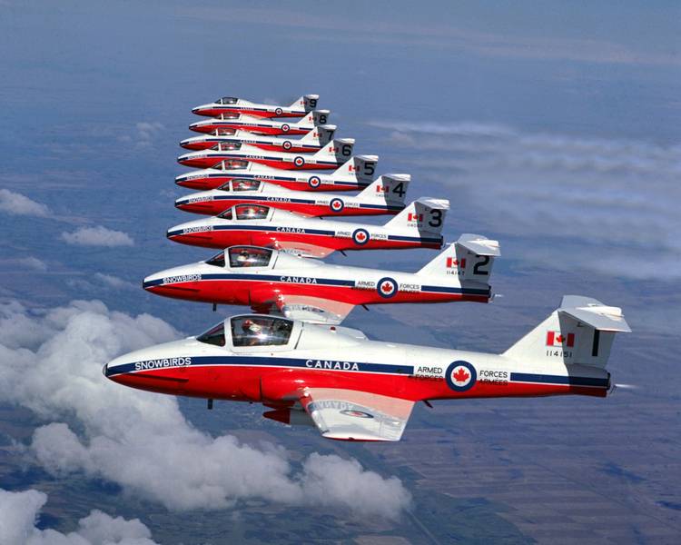 RCAF-Snowbirds-line-abrest-mjc75-1144.jpg