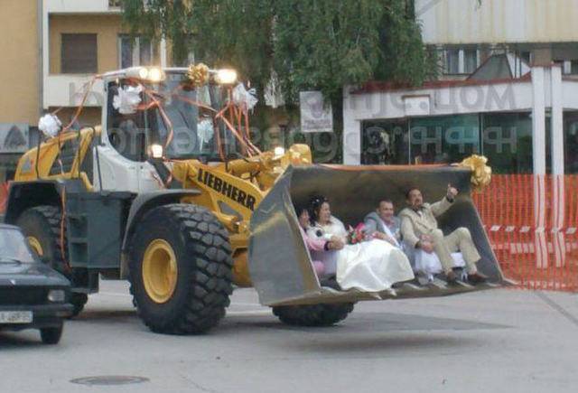 redneck_wedding_party_limo.jpg