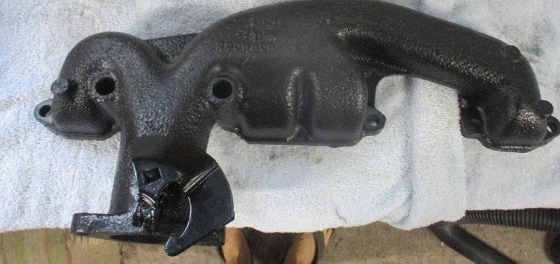 RH exhaust manifold.JPG