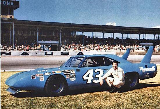 Richard+Petty+GN+Plymouth+Superbird+1970.jpg