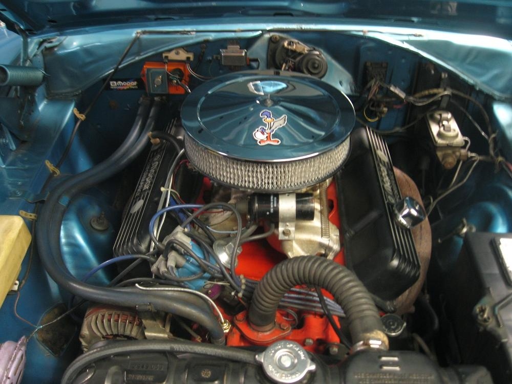 Road Runner 2   383 Motor.JPG