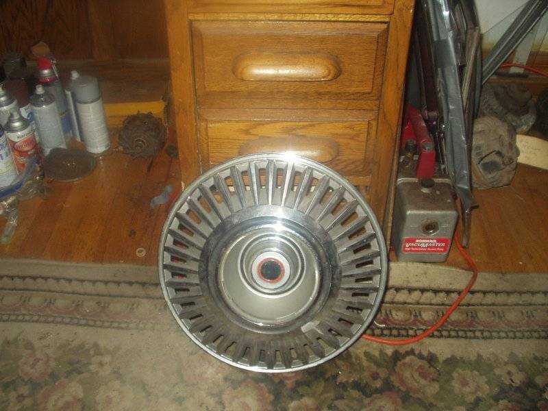 S-1-24 15 inch hub cap 1.JPG