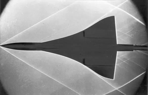 schlieren-photograph-concorde-model-wind-tunnel-9898305.jpg~2.jpg