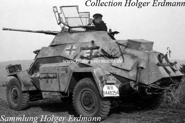 SdKfz_222_Georg_Scholz_beobachtet_PzAA14_14_PD.jpg