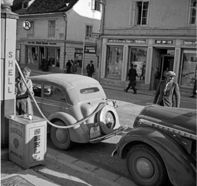 Service - 1930s Austria.jpg