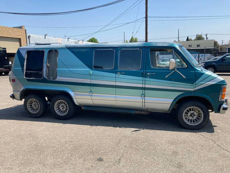 six-wheeled-dodge-ram-camper-van-is-a-proper-shaggin-wagon_1.jpg