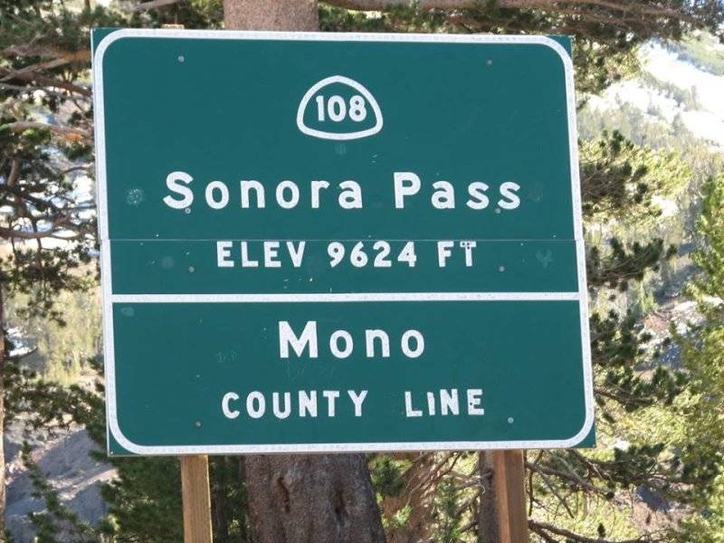 Sonora Pass sign 9624 ft elevation.jpg