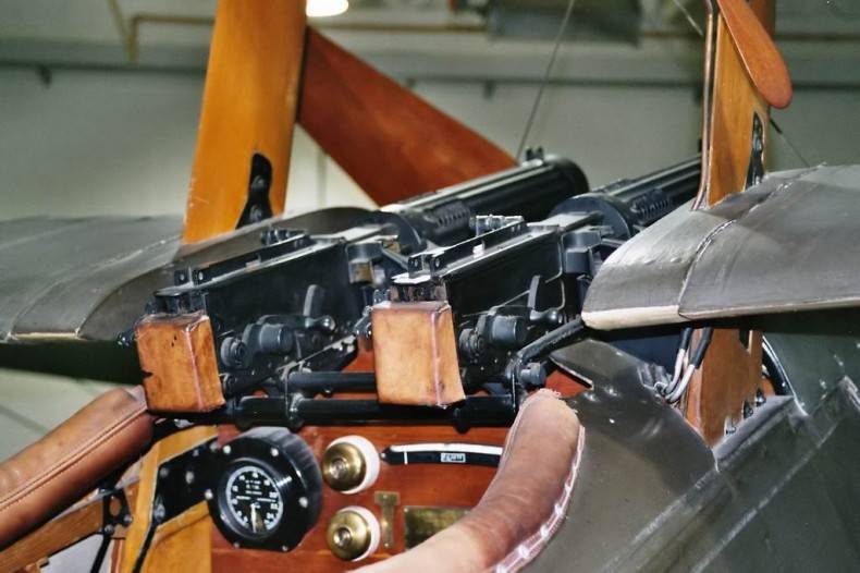 sopwith-triplane-05.jpg