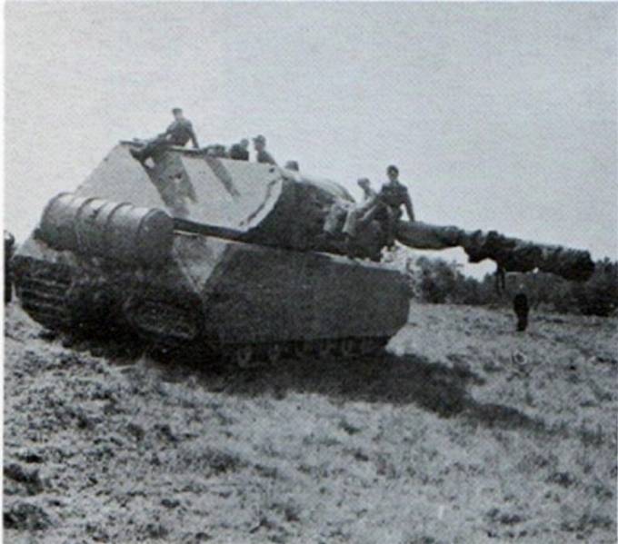 soviet_with_maus_tank_in_1945-726x640.jpg