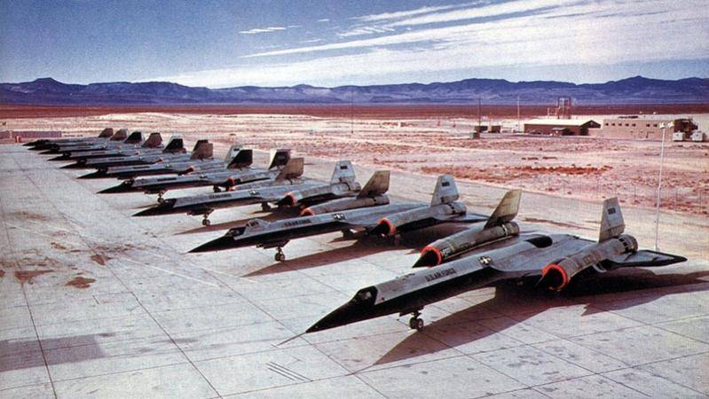 SR-71 A12 Plane 8 of them & 2 YF-12's waiting.jpg