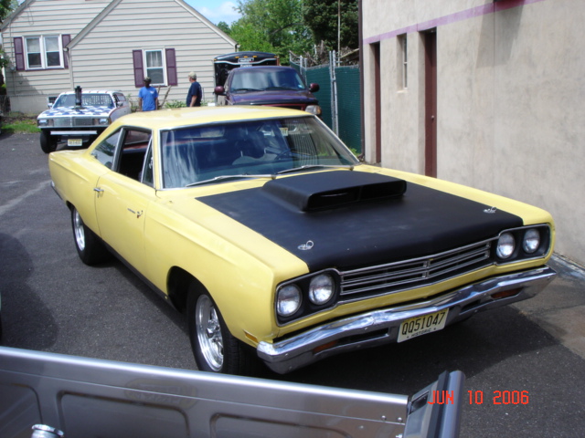 streetrod_store_071 Yellow & Black 69 Road Runner.jpg